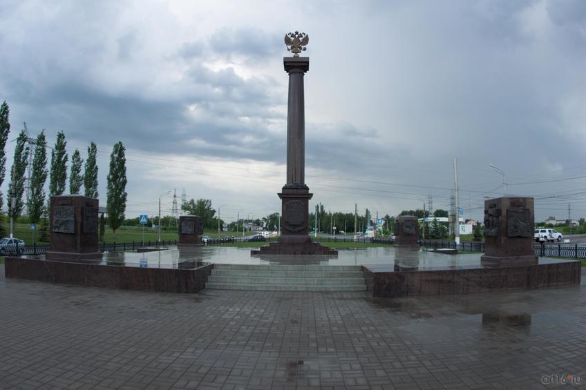 Стела в честь присвоения Курску звания Города Воинской Славы (2007 г.)::Курск, лето 2015