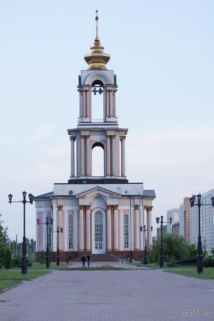 Трёхъярусный храм-колокольня святого Георгия Победоносца::Курск, лето 2015
