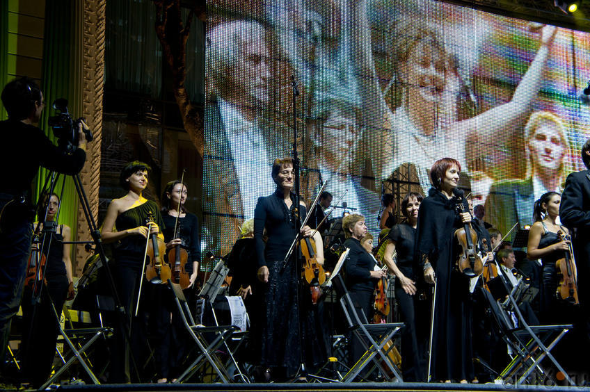 Скрипичный ансамбль оркестра::30 августа 2011. Первый оперный фестиваль под открытым небом