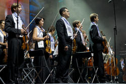 Музыканты струнно-смычковой группы оркестра
