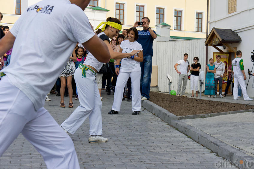 Мастер-класс от Казанского Центра «REAL Capoeira»::III Международный Фестиваль Современной Культуры Kremlin LIVE'11