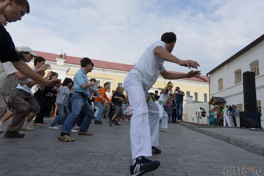 Мастер-класс от Казанского Центра «REAL Capoeira»::III Международный Фестиваль Современной Культуры Kremlin LIVE'11