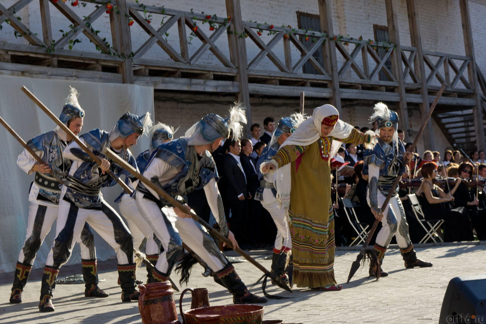  Замученная пытками Тугзак предрекает хану гибель, тот прогоняет ее в степь::Опера «Алтынчач» Н.Жиганова, либретто М.Джалиля