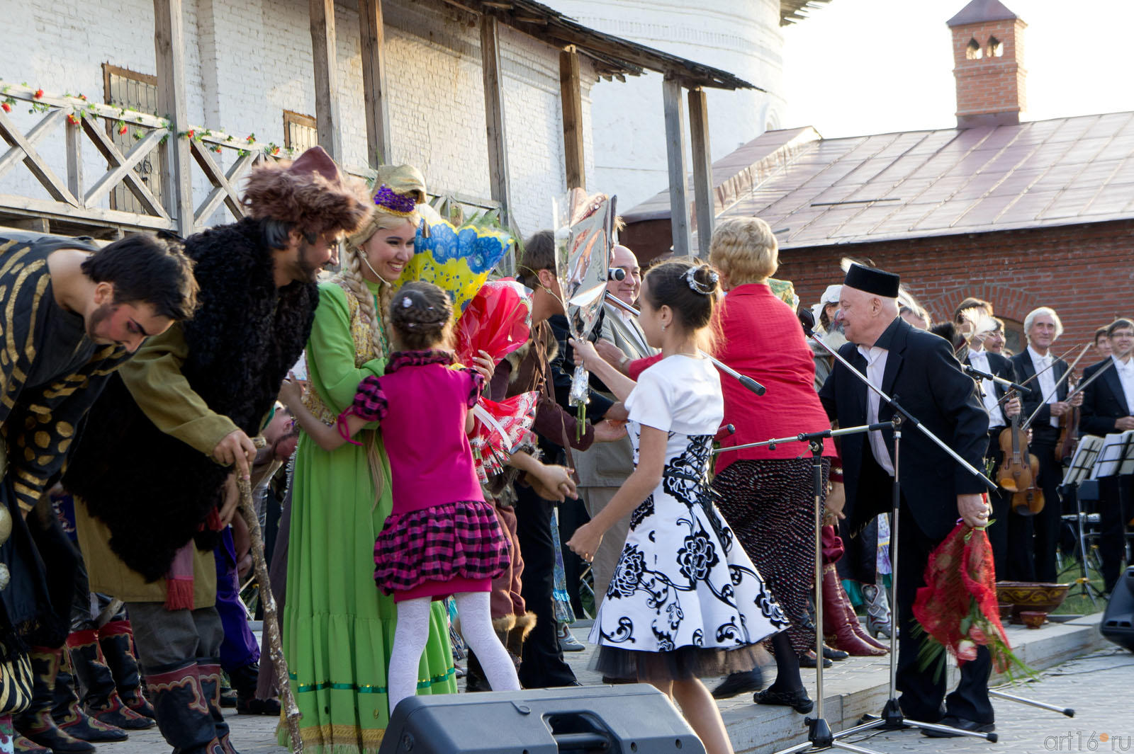Поздравление артистов с премьерой под открытым небом::Опера «Алтынчач» Н.Жиганова, либретто М.Джалиля
