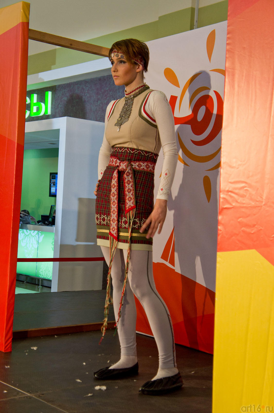 Коллекция «Мелодии Удмуртии»::III Международный конкурс дизайнеров национальной одежды