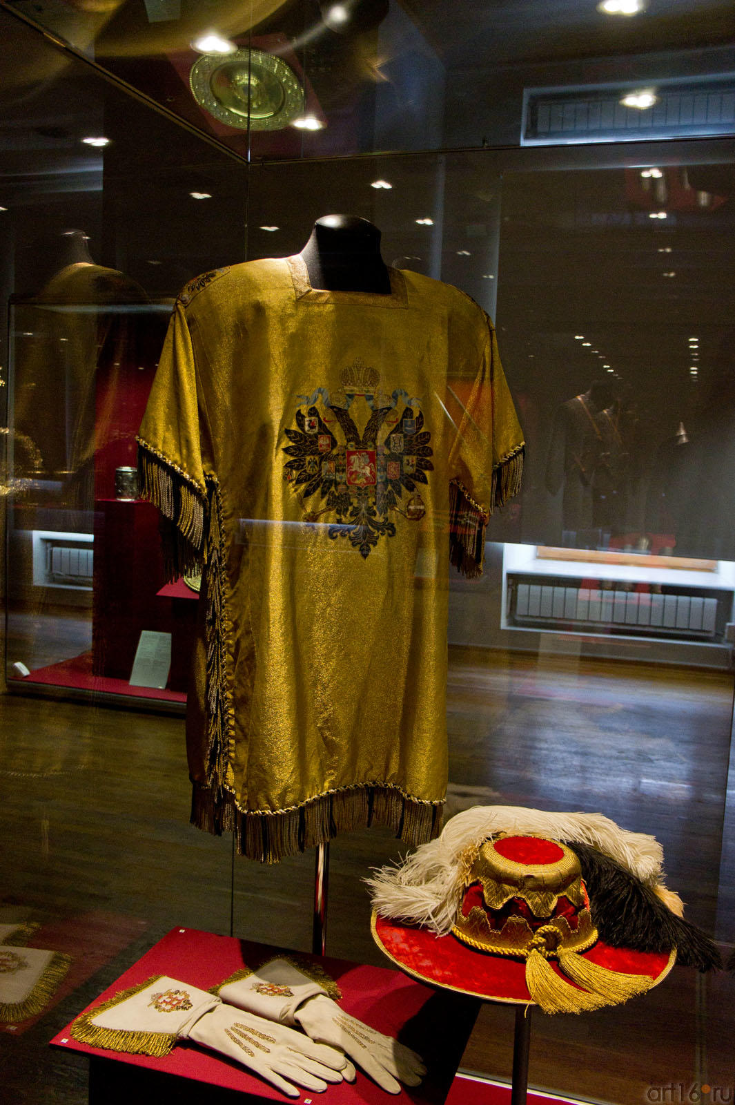 Далматик Герольдский /Шляпа Герольдская / Краги Герольдские /Перчатки Герольдские::«Кремль от Московского царства до последней коронации»