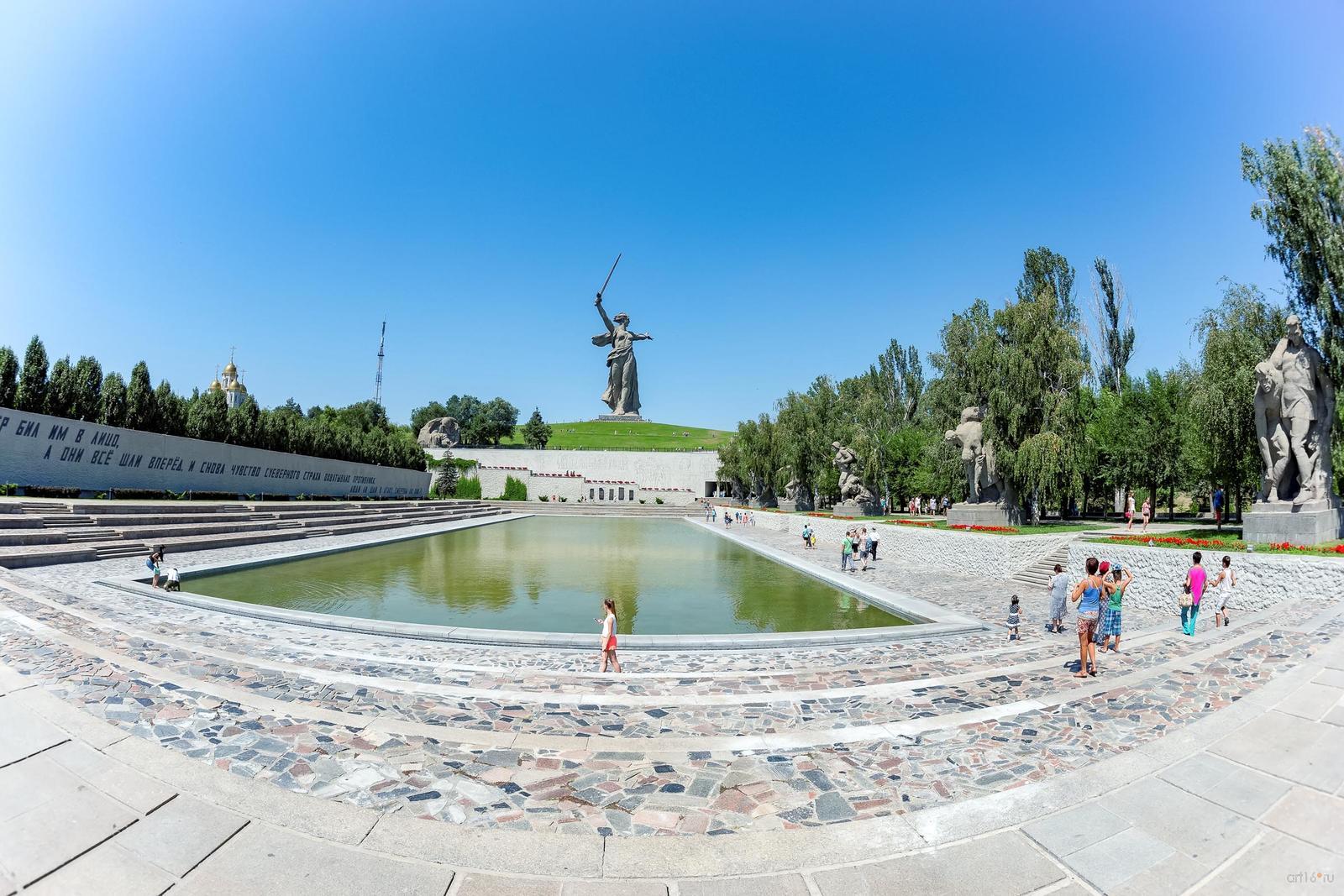 площадь героев памятники