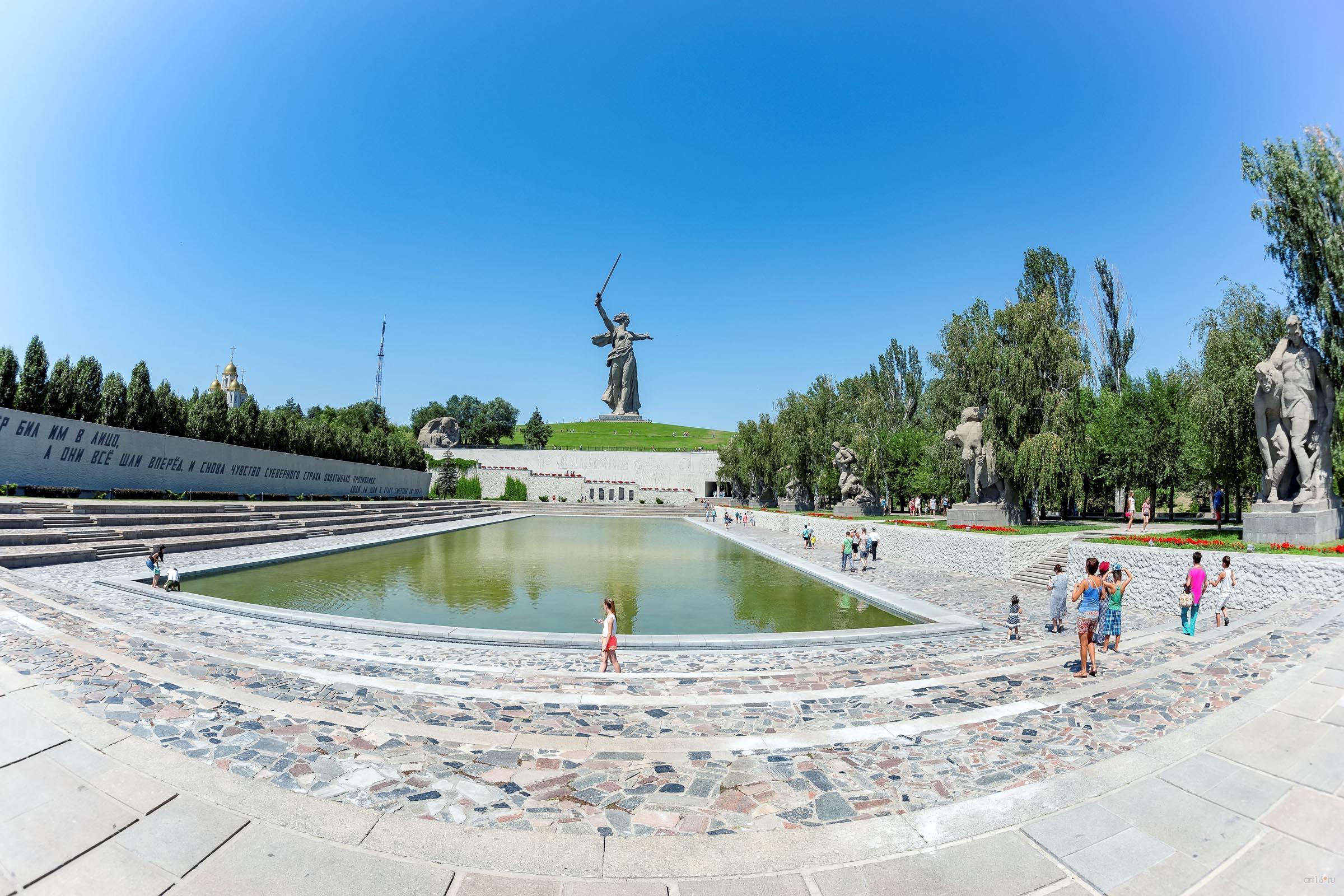 Площадь Героев на Мамаевом кургане::Волгогорад. 2015