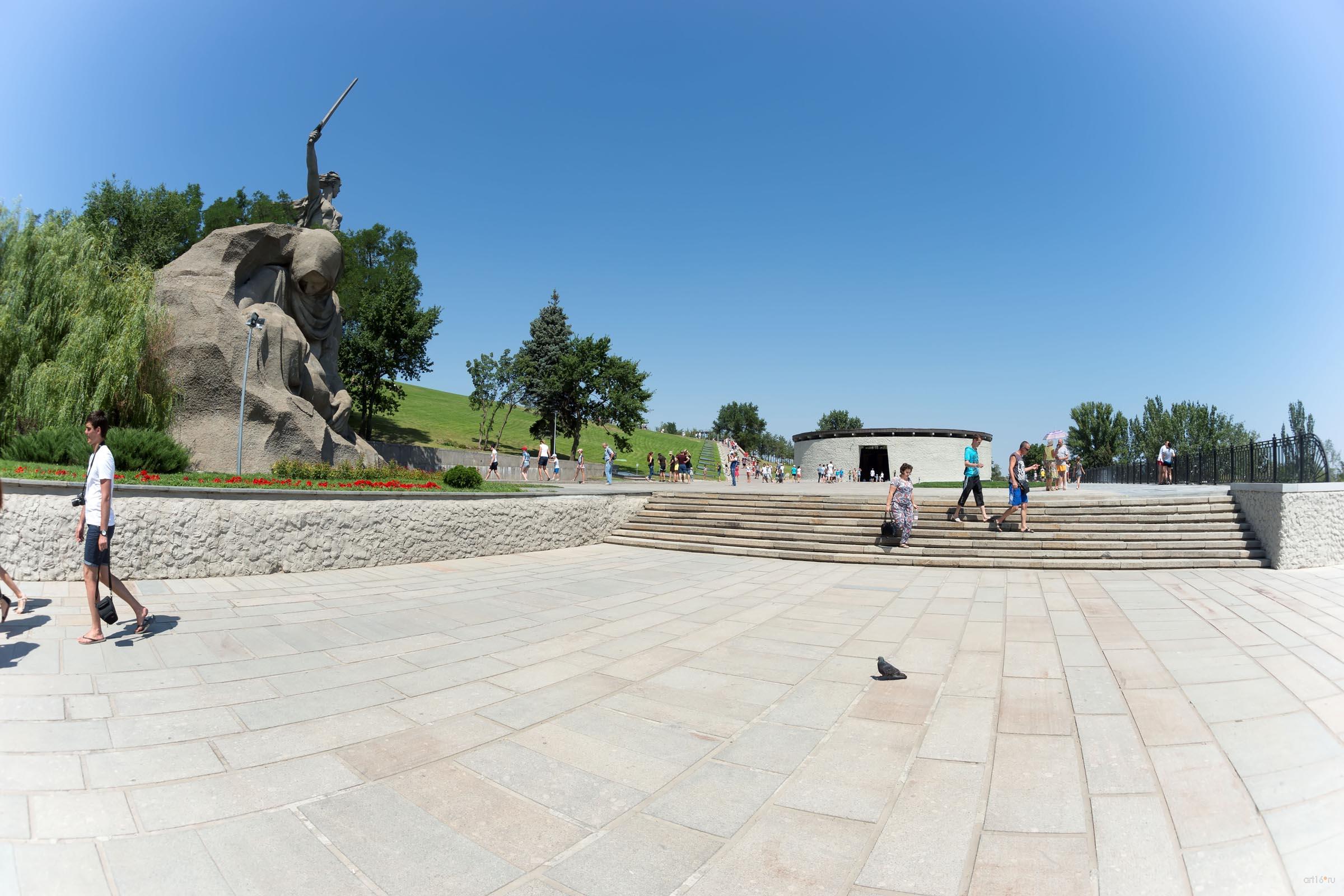 Площадь Скорби (Мамаев курган)::Волгогорад. 2015