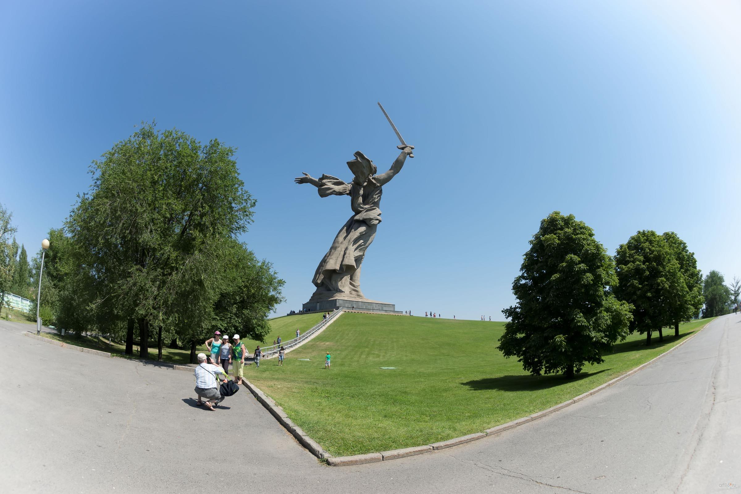 Скульптурный монумент «Родина-мать зовёт»::Волгогорад. 2015
