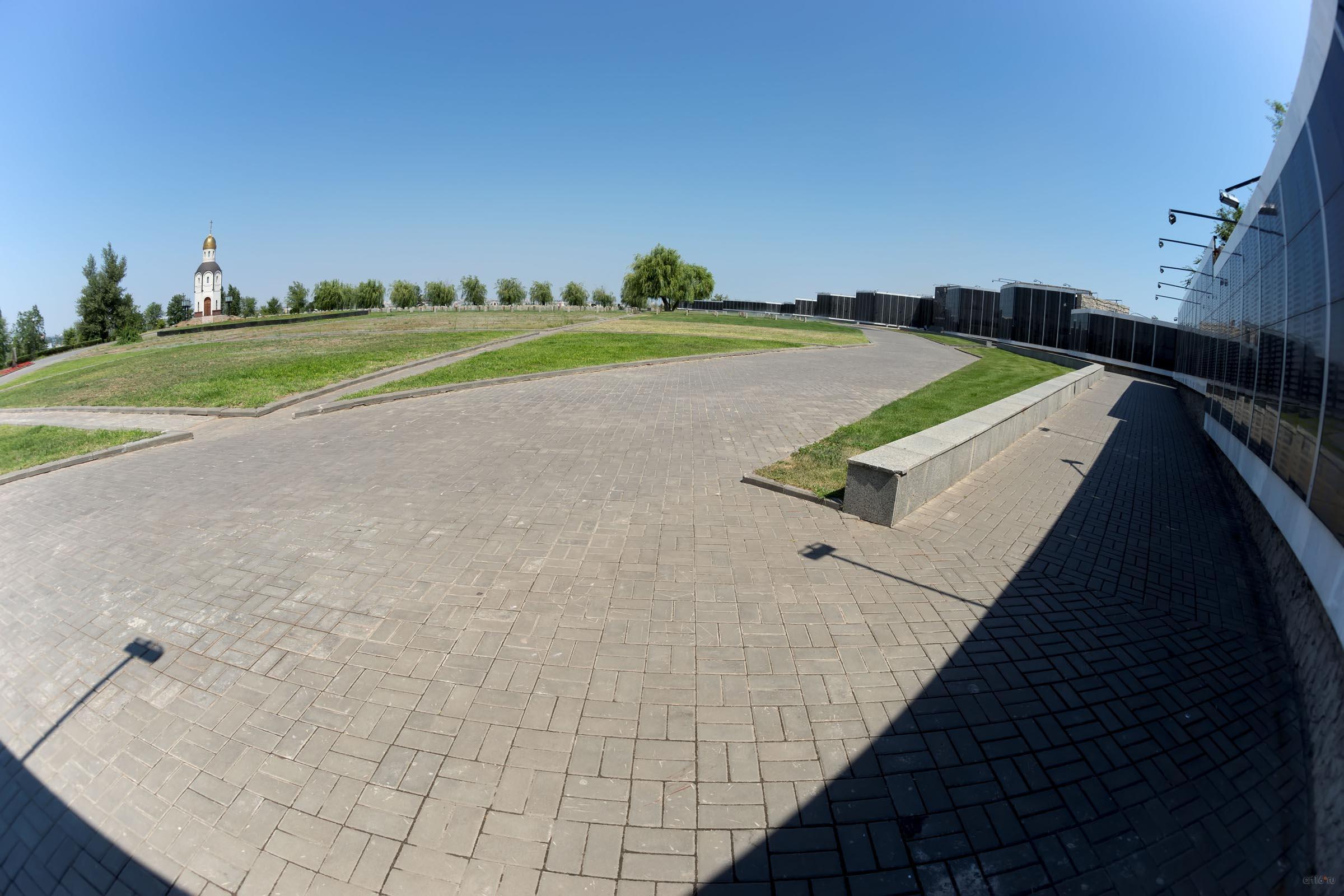 Воинское мемориальное кладбище, Мамаев курган::Волгогорад. 2015