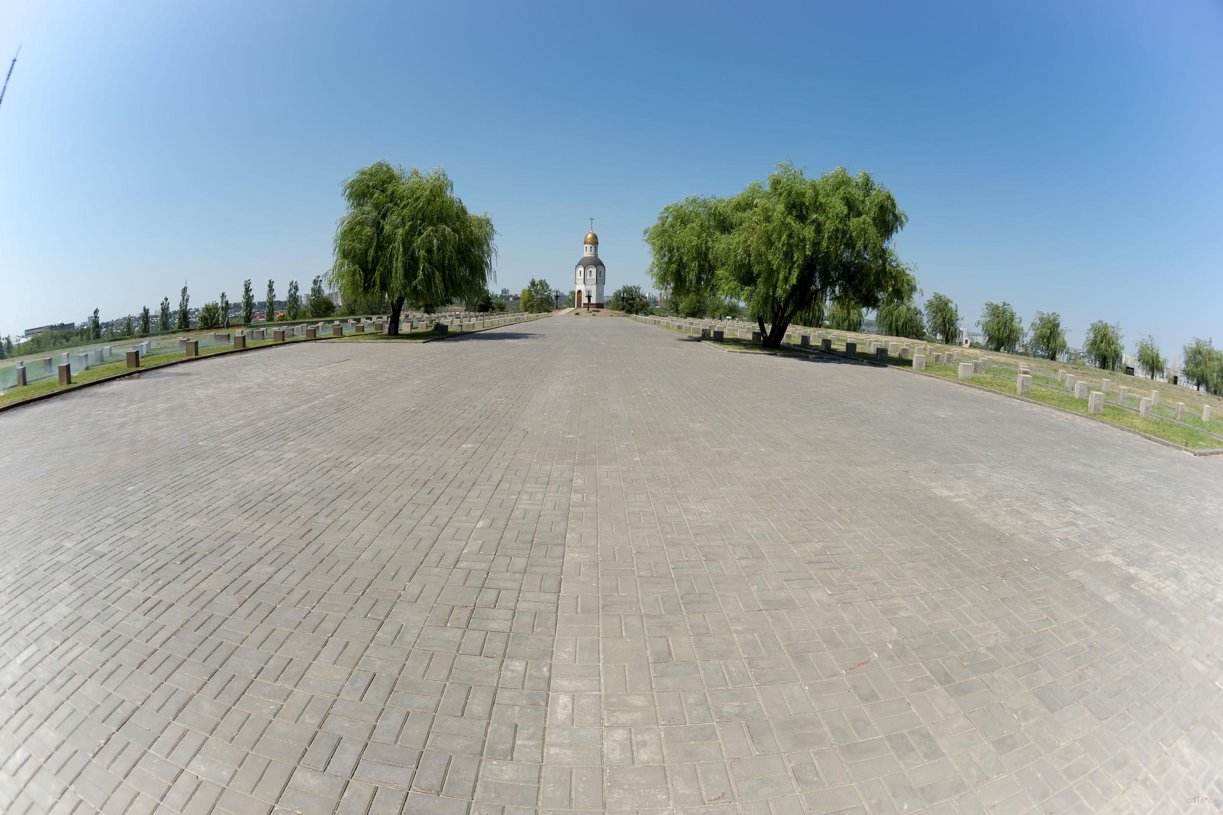 Часовня на воинском мемориальном кладбище, Мамаев курган::Волгогорад. 2015