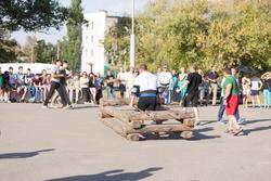  Турнир по силовому экстриму. Бег с деревянным каркасом