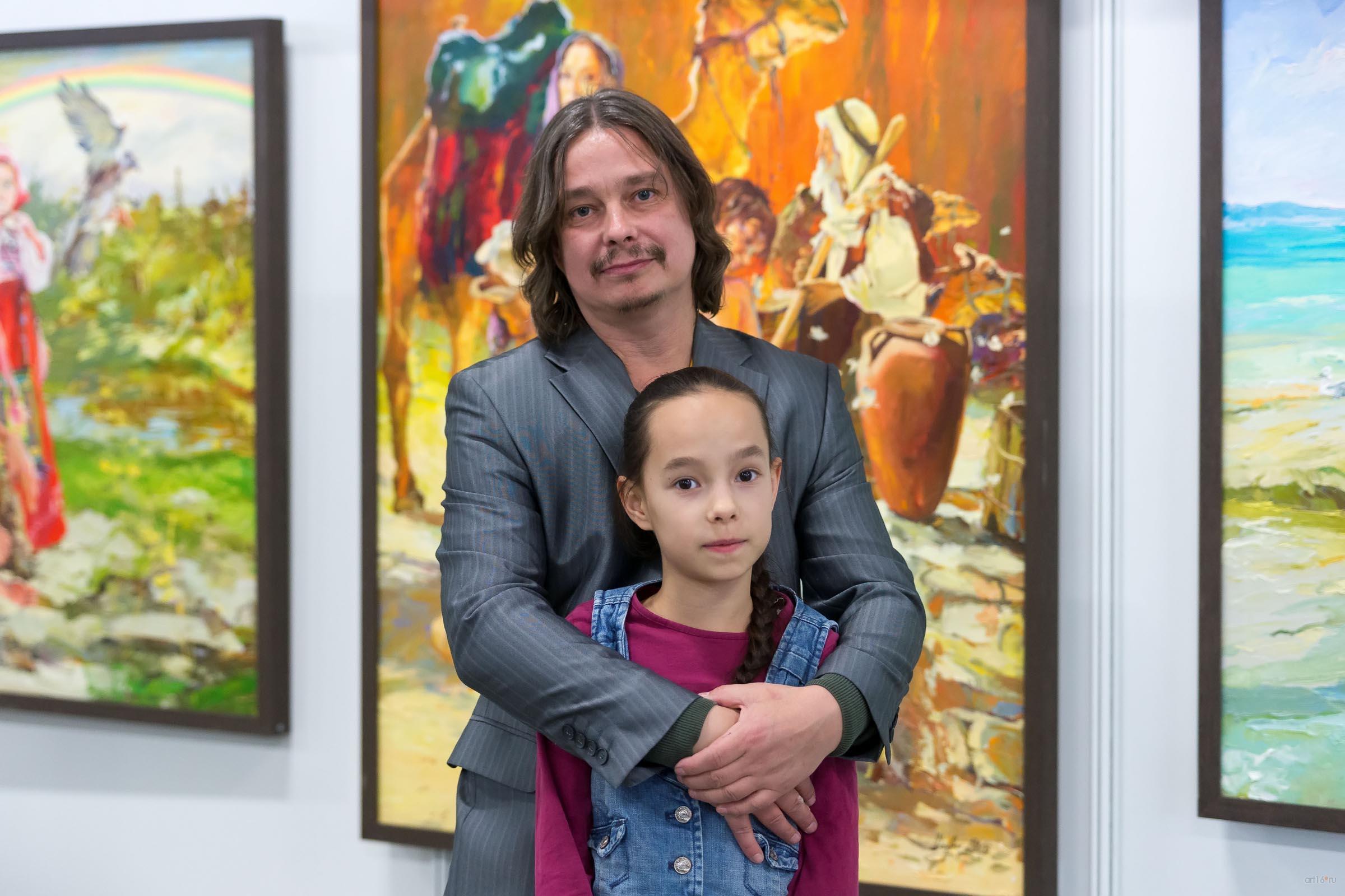 Александр Шадрин с дочерью::Арт-галерея. Казань—2015
