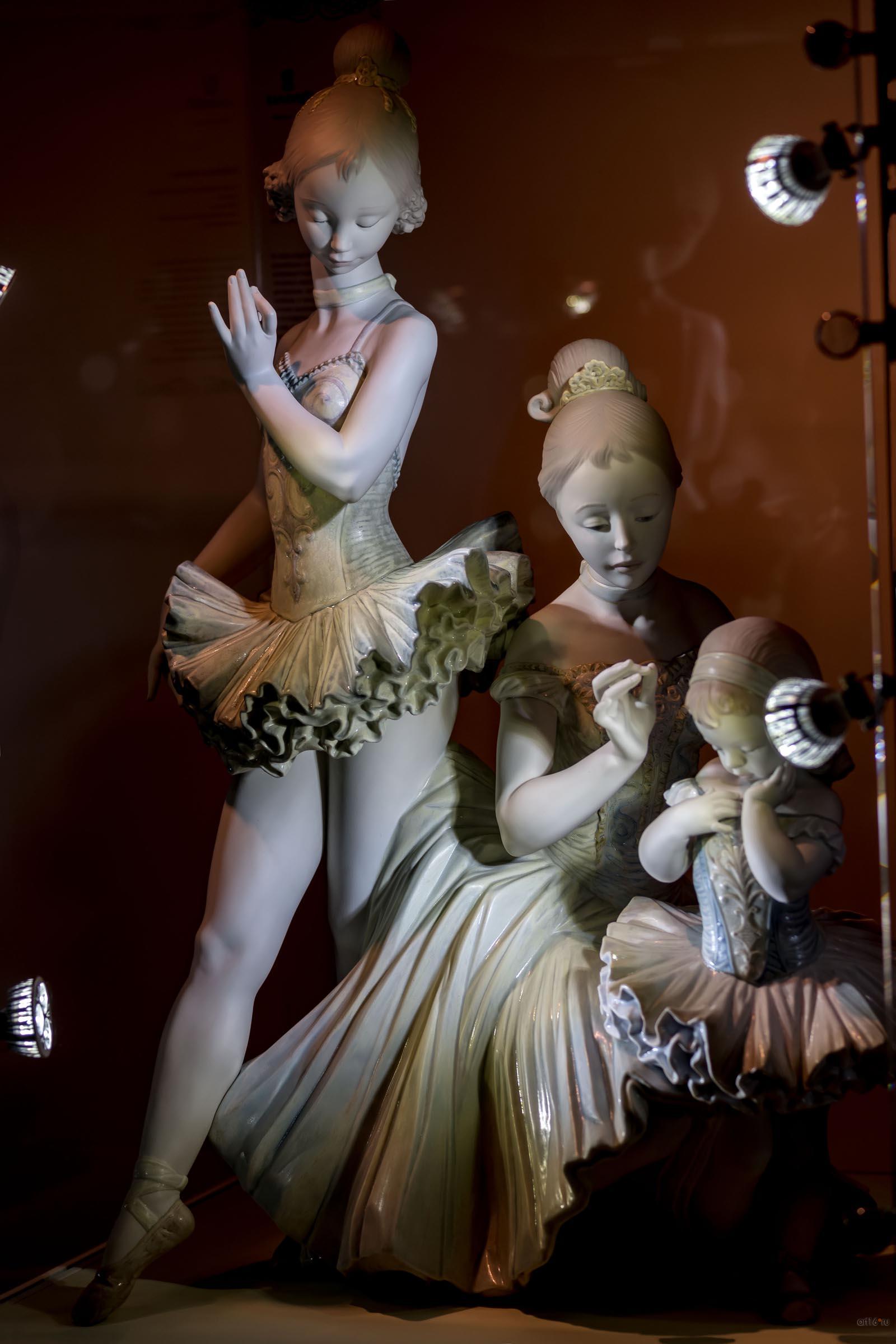 Любовь к балету. Скульптор Хуан Карлос Ферри Эрреро. 2004::Ху­до­же­ствен­ный фар­фо­р марки Lladró «Фар­фор на пу­ан­тах»