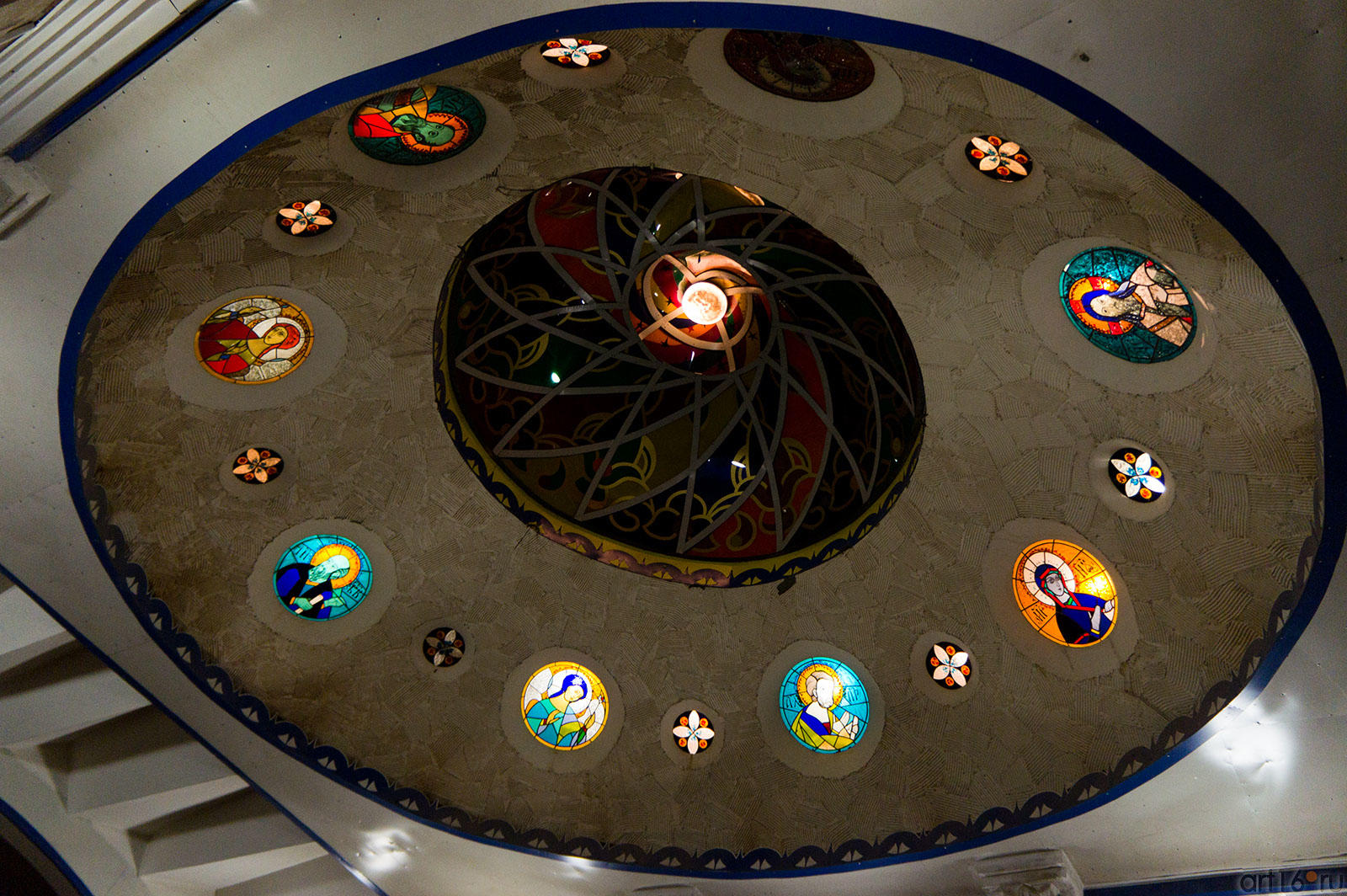 Плафон в Католическом зале Вселенского храма::Вселенский храм. Международный культурный центр духовного единения