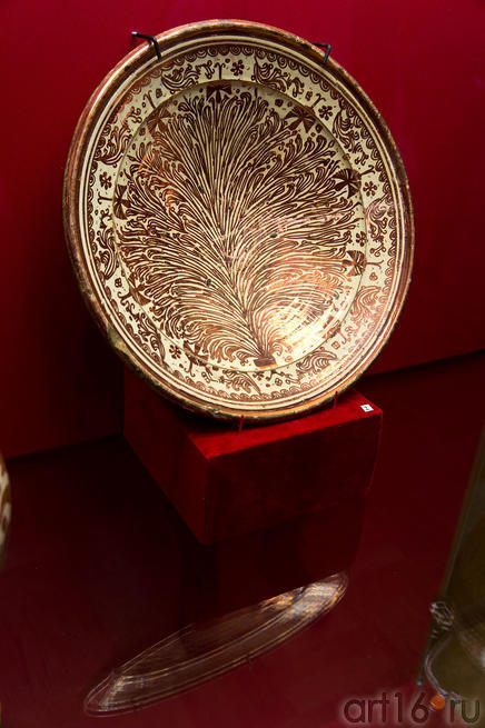 Чаша с изображением куста гвоздики. Манизес (провинция Валенсия), XVII в.
