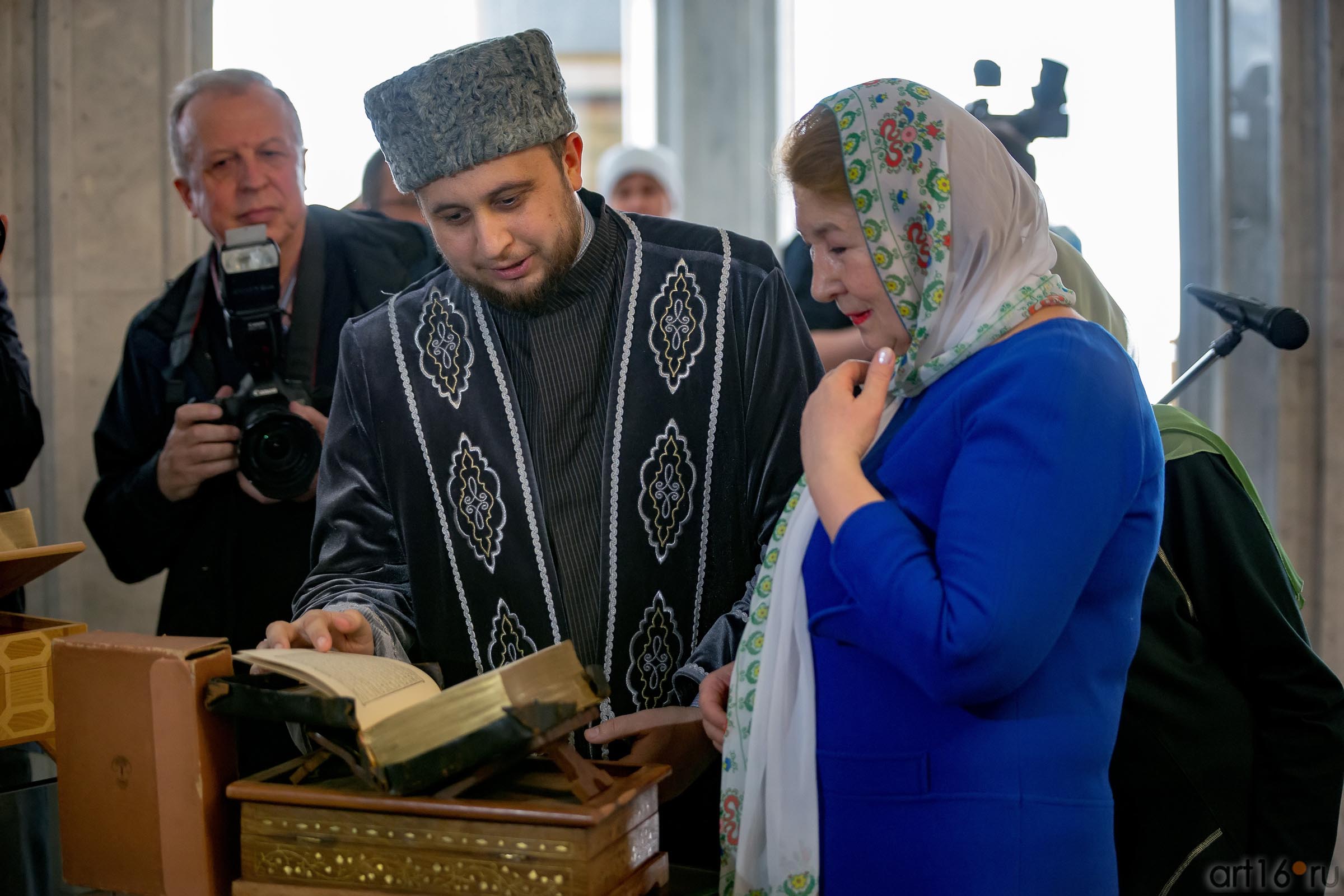 ::Церемония передачи в дар репринтного издания Казанского Корана (1934 года)