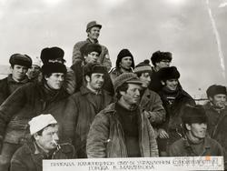 Бригада каменщиков В.С.Мавликова (в центре)