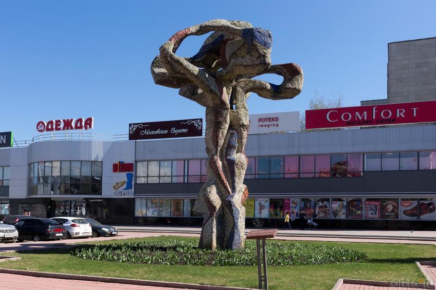 Дерево жизни (1984), скульптор Ильдар Ханов::Набережные Челны 27.04.2016