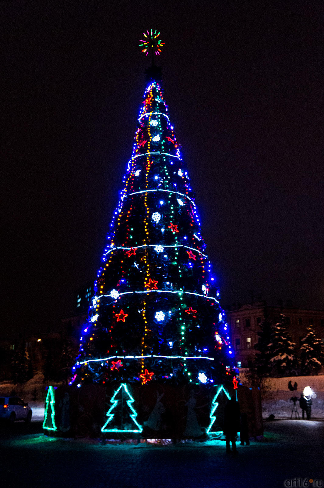 Новогодняя красавица - ёлка. Парк ʺЧерное озероʺ, 2011::Новый год в Казани, 2011/12