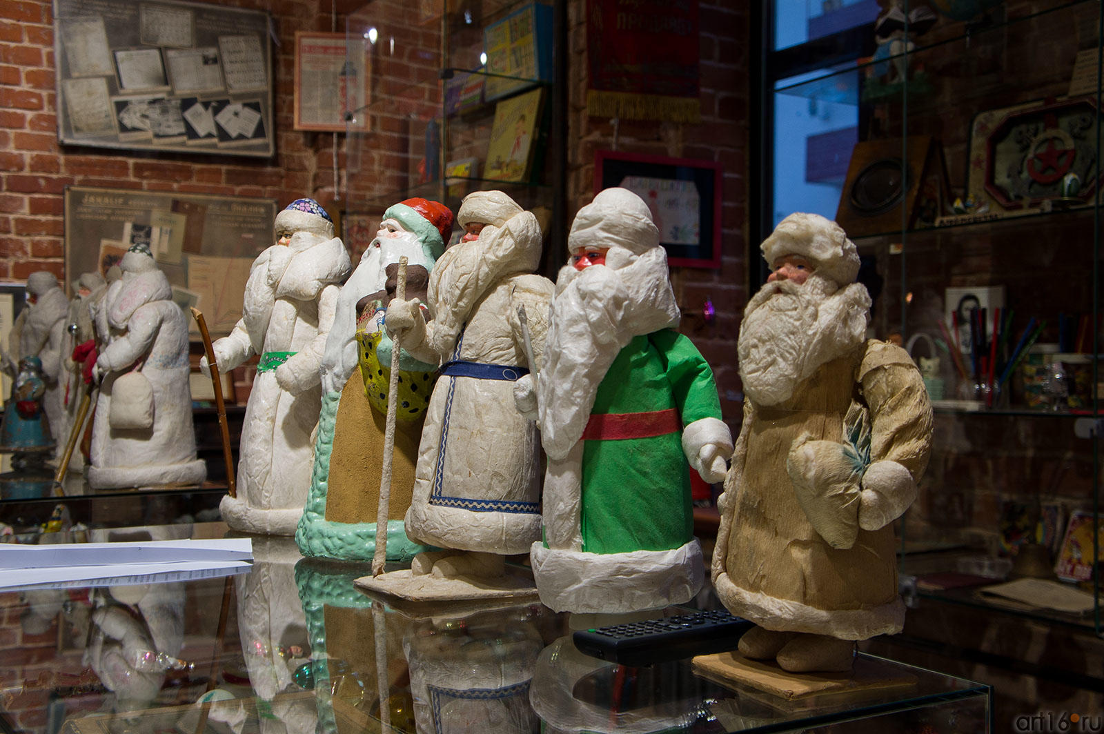 Деды Морозы,  ручного производства  ::«Советский Новый год» в Музее Социалистического быта
