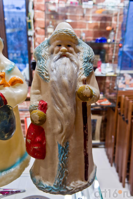 Самый дорогой на выставке пластиковый Дед Мороз::«Советский Новый год» в Музее Социалистического быта