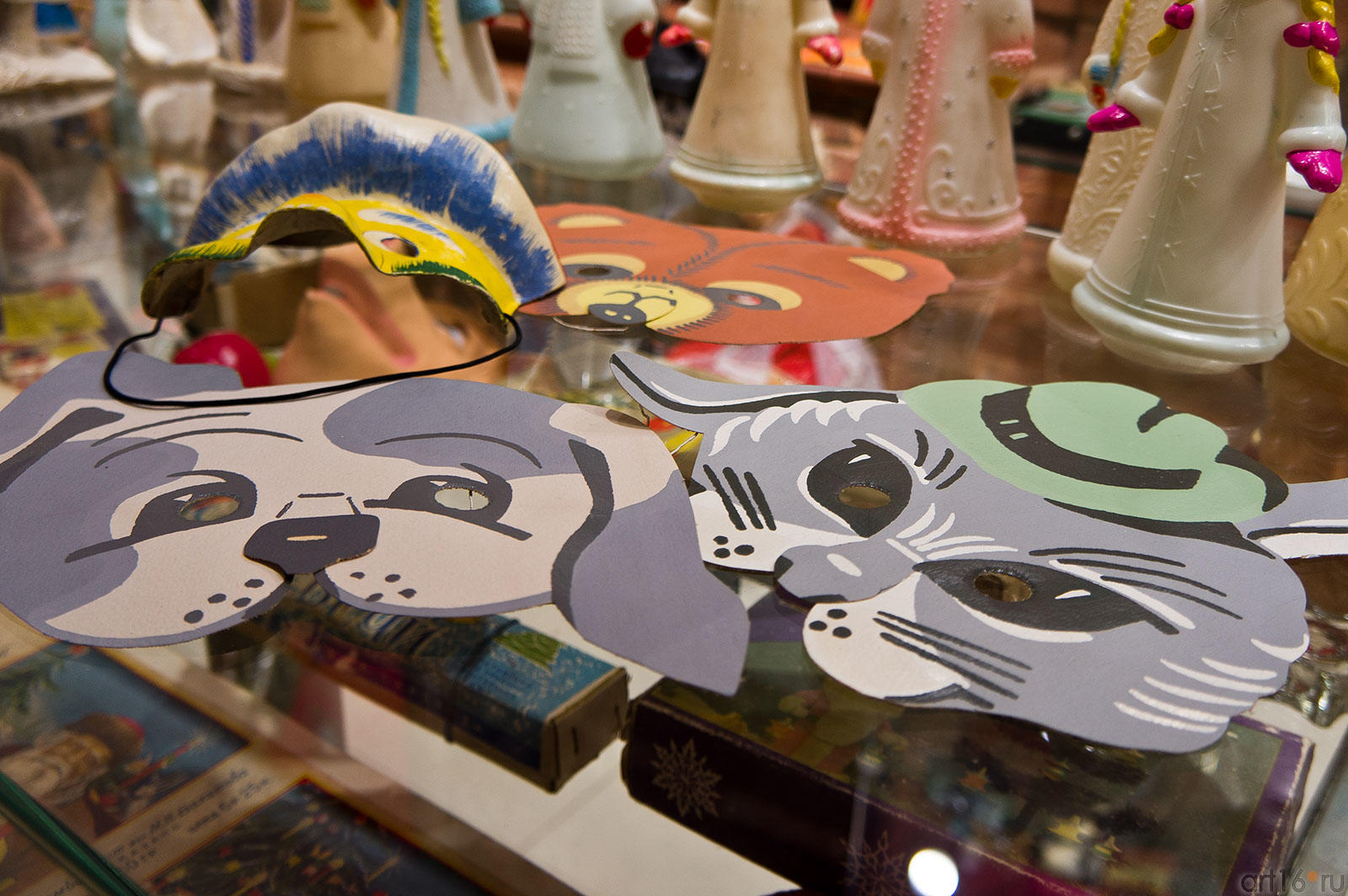 Бумажные  новогодние маски 1970-80-х гг.::«Советский Новый год» в Музее Социалистического быта