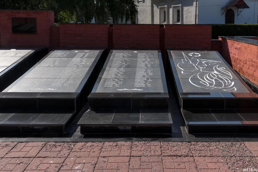Мемориальная плита погибшим в годы Великой Отечественной войны::Сызрань 2016