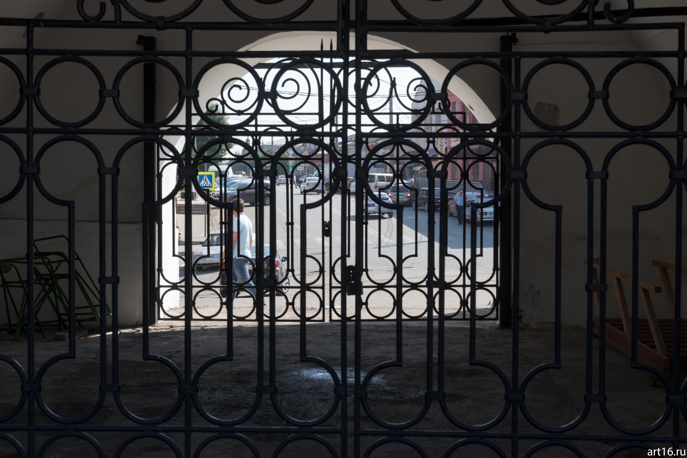  Решётка на прездных воротах Спасской башни Сызранского кремля::Сызрань 2016