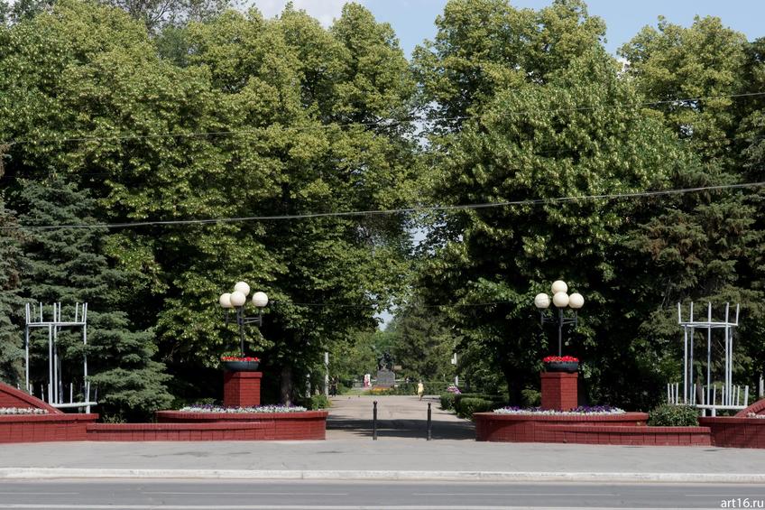 Памятник ʺЗа власть Советовʺ (Борцам революции) в Кузнецком парке::Сызрань 2016
