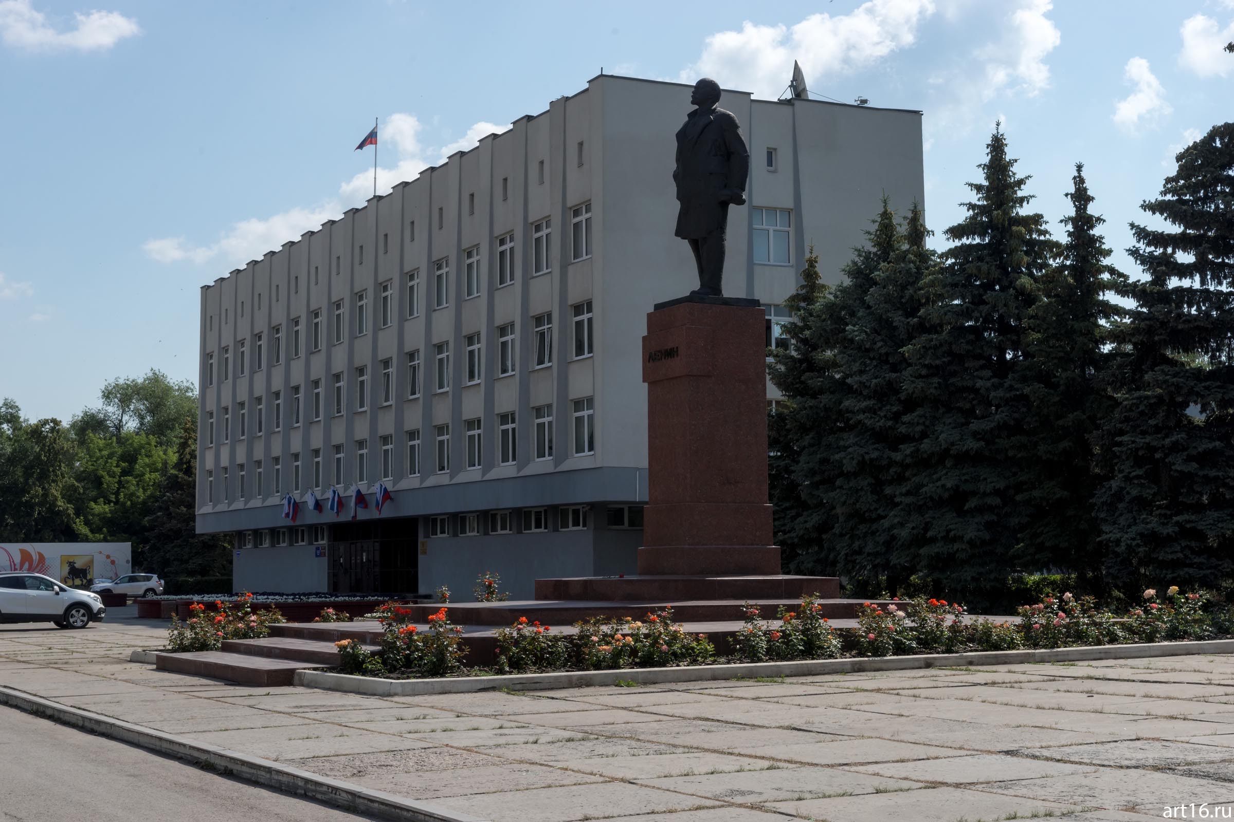 Административное здание Сызрани, памятник Ленину::Сызрань 2016