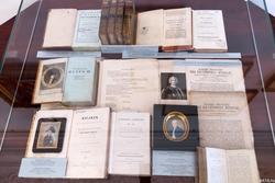 Редкие книги из библиотеки Лобачевского КФУ,  акварельные портреты