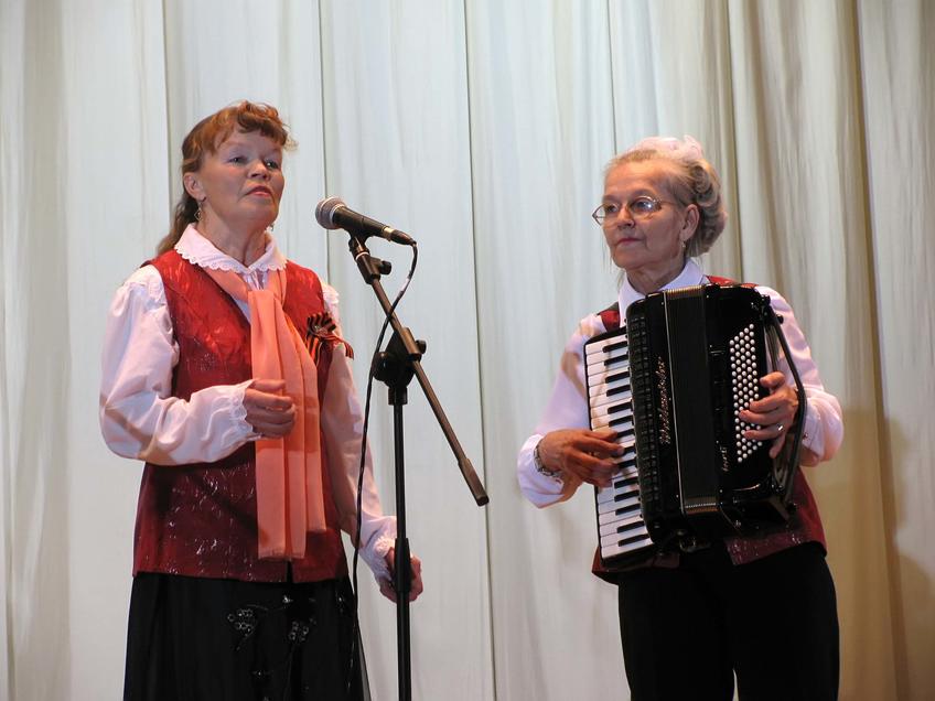 Мазуляк Р.А. песня ʺВолгоградская березкаʺ::Фестиваль ветеранских хоров — 2010