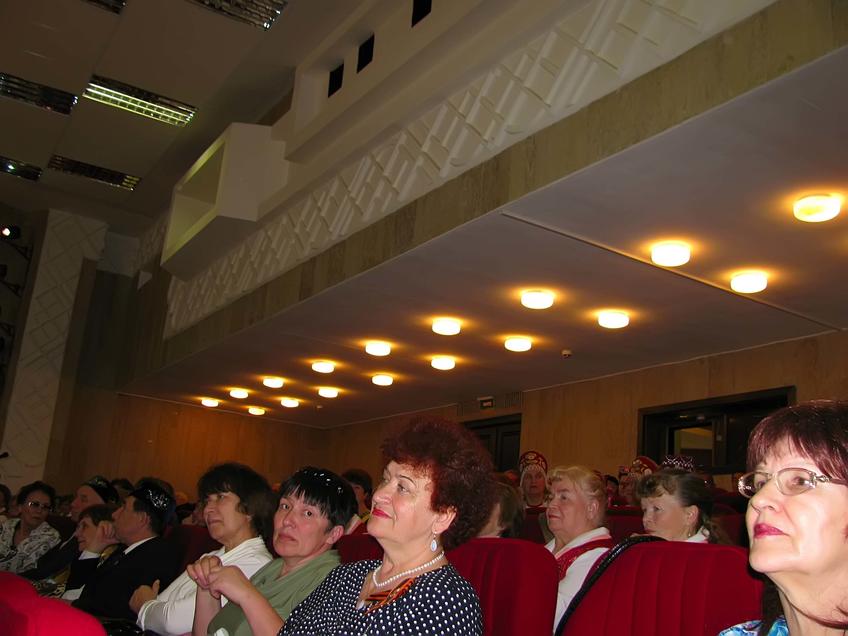 На концерте, посвященном 65-летию Победы в ВОв::Фестиваль ветеранских хоров — 2010