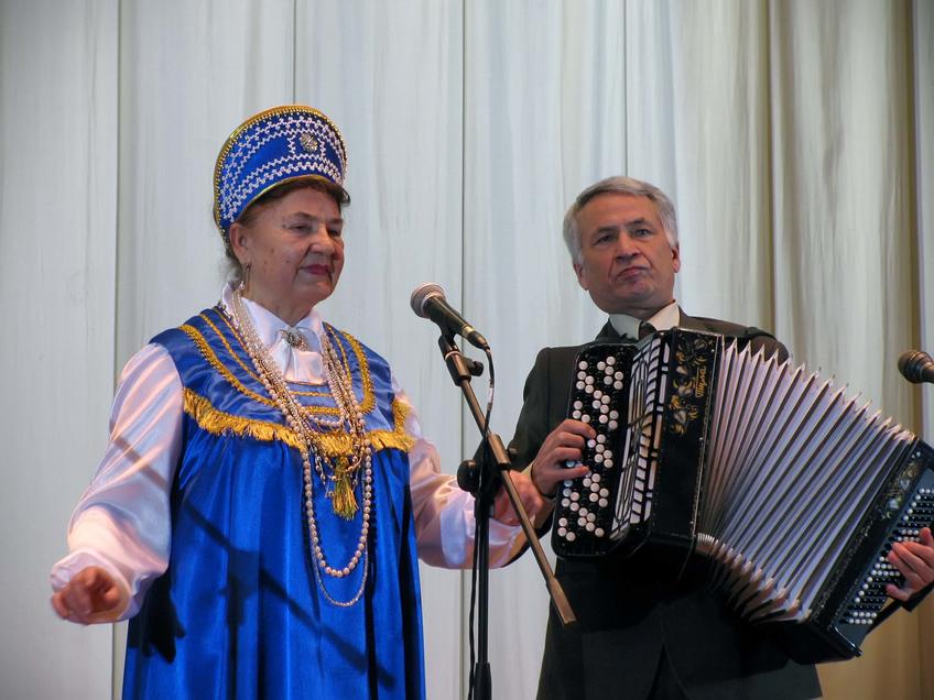 ʺРусская народная песня ʺГармоночкиʺ, исполняет Хромова З.Н.::Фестиваль ветеранских хоров — 2010