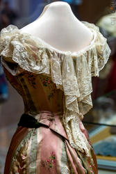 Платье бальное (фрагмент). Вид сзади