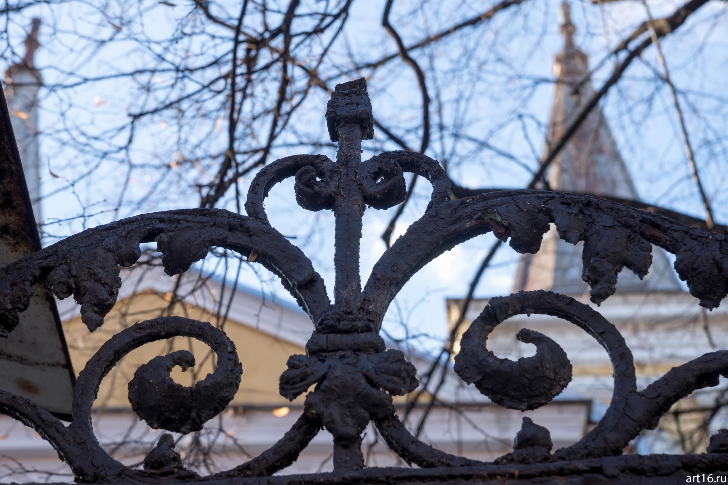 Ажурные решетки Казани. Толстого 17::Казань, осень, прогулка