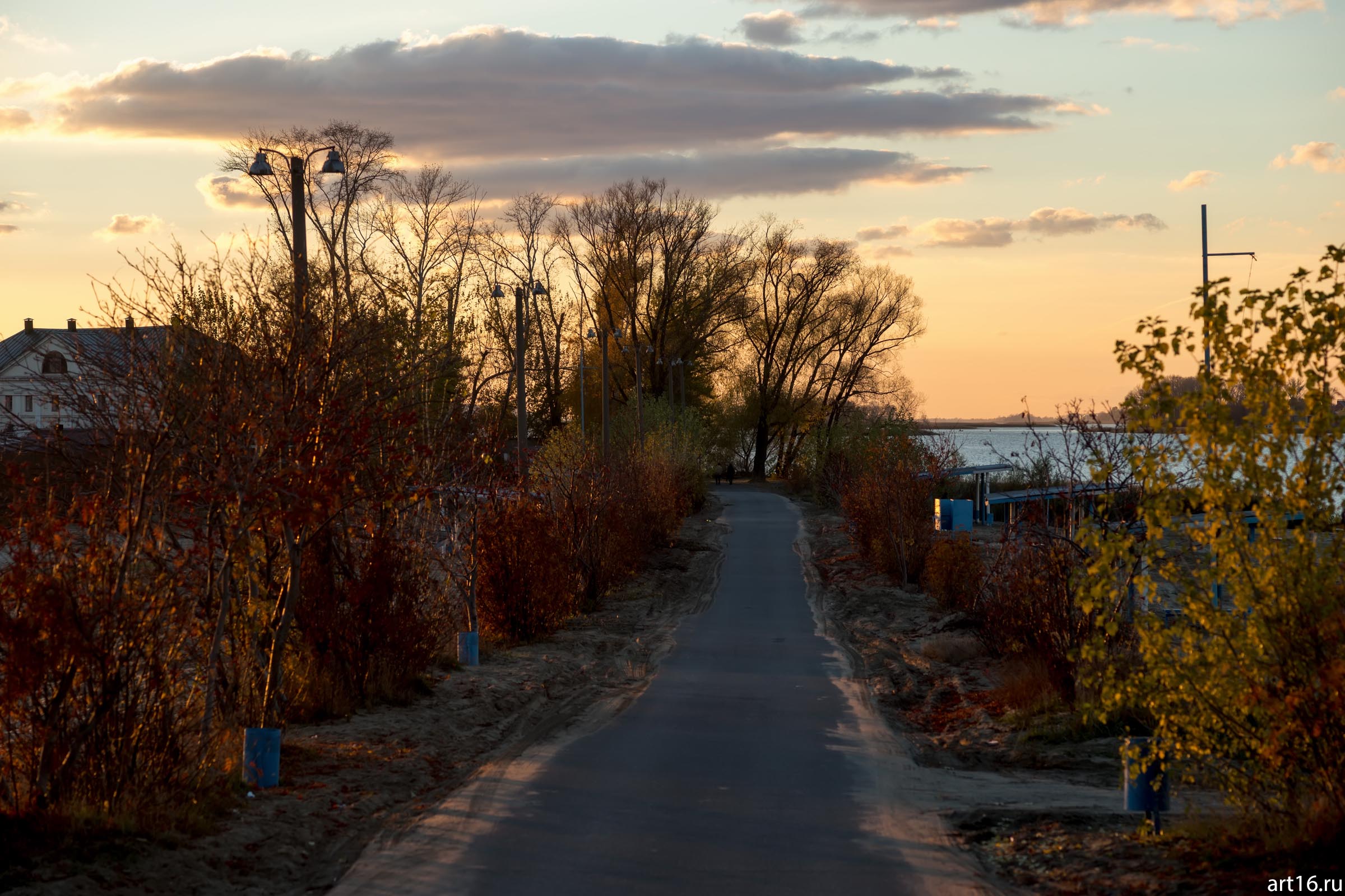 Дорога в небеса. Пляж Локомотив. Октябрь 2016. Казань::Казань, осень, прогулка