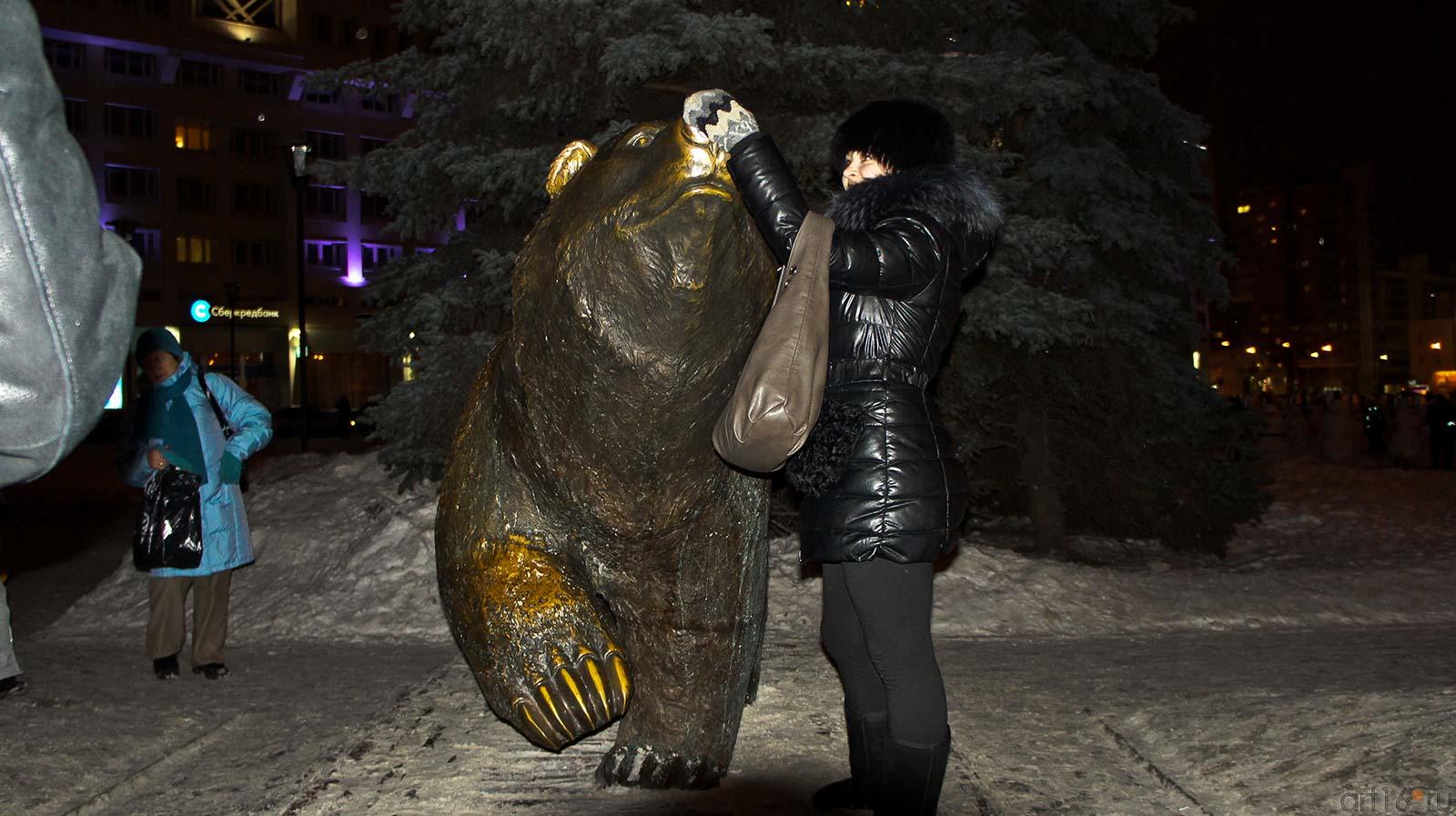 Идущий медведь. Скульптура. Символ города Пермь::Прогулка по Перми