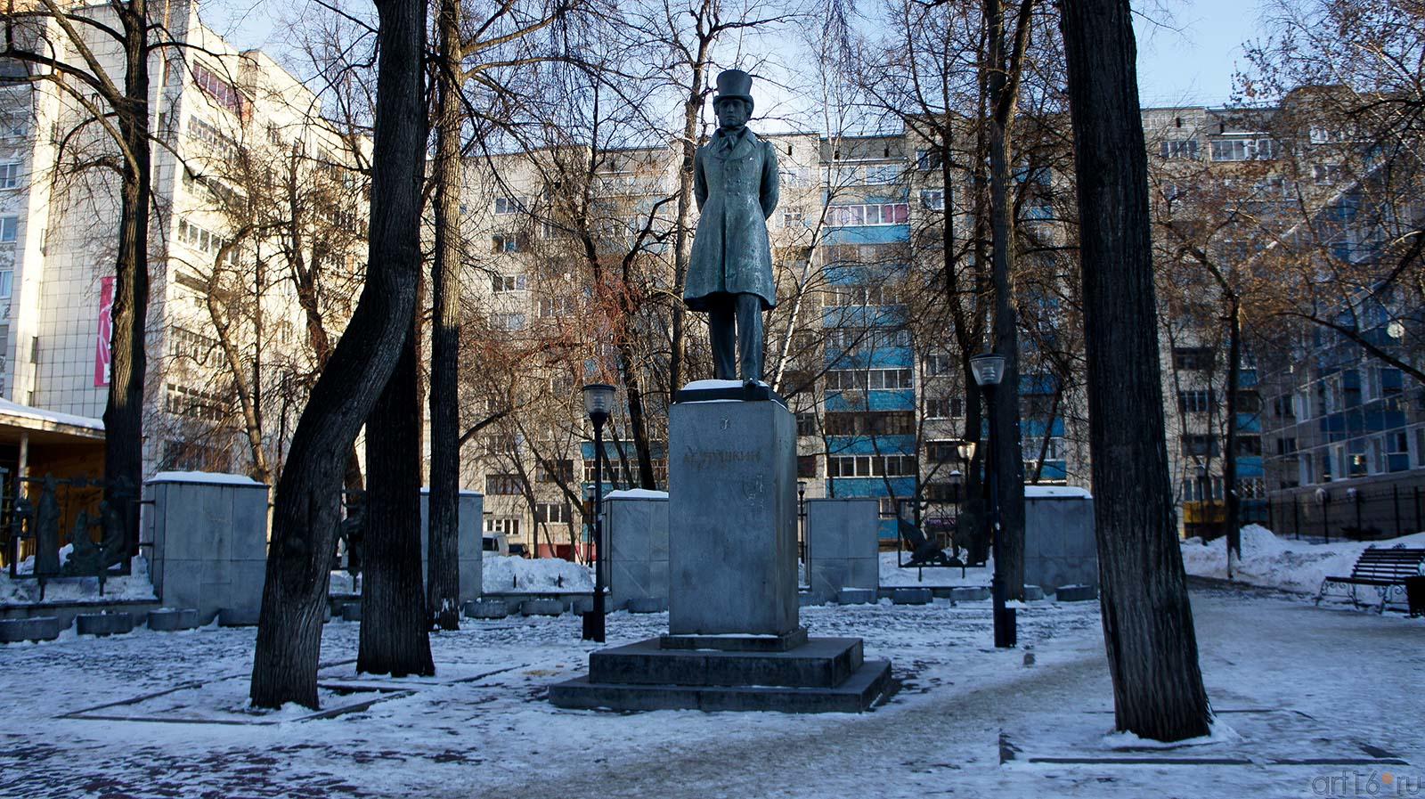 Памятник Пушкину. Скульптор В.М. Клыков, архитектор М.И. Футлик::Прогулка по Перми