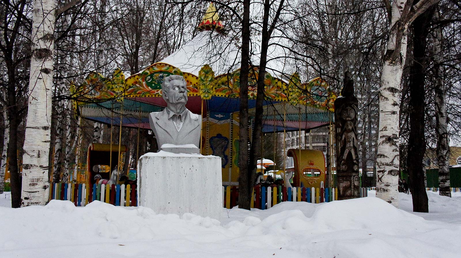 Имя перми. Бюст Максиму Горькому Пермь парк имени Горького. Парк Горького памятник Максим Горький город Пермь. Обелиск Горьковский парк Пермь. Памятник Горькому в парке Горького Пермь место.