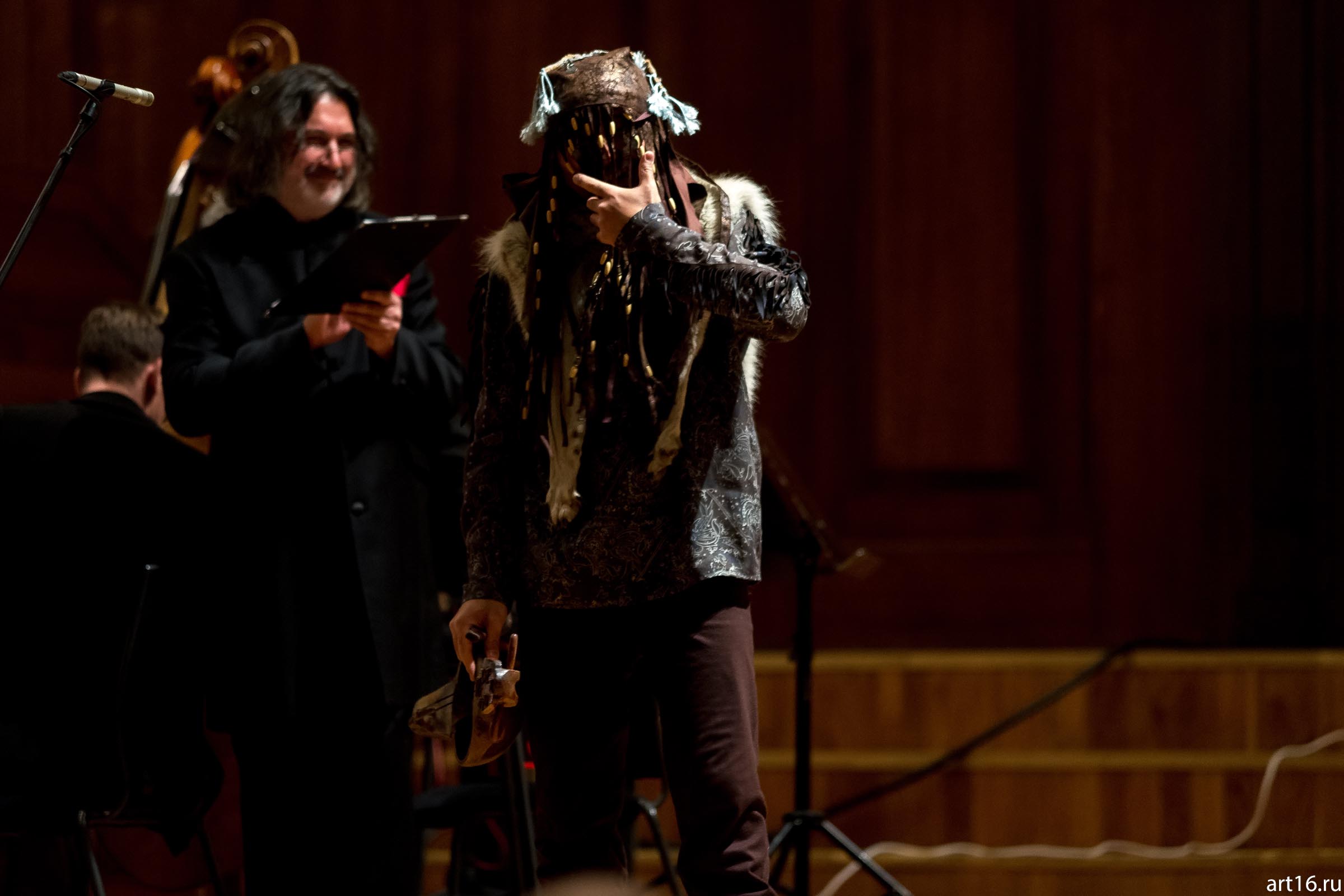 Рустем Абязов с солистом ансамбля «Туран»::Закрытие V «Абязов-фестиваля»