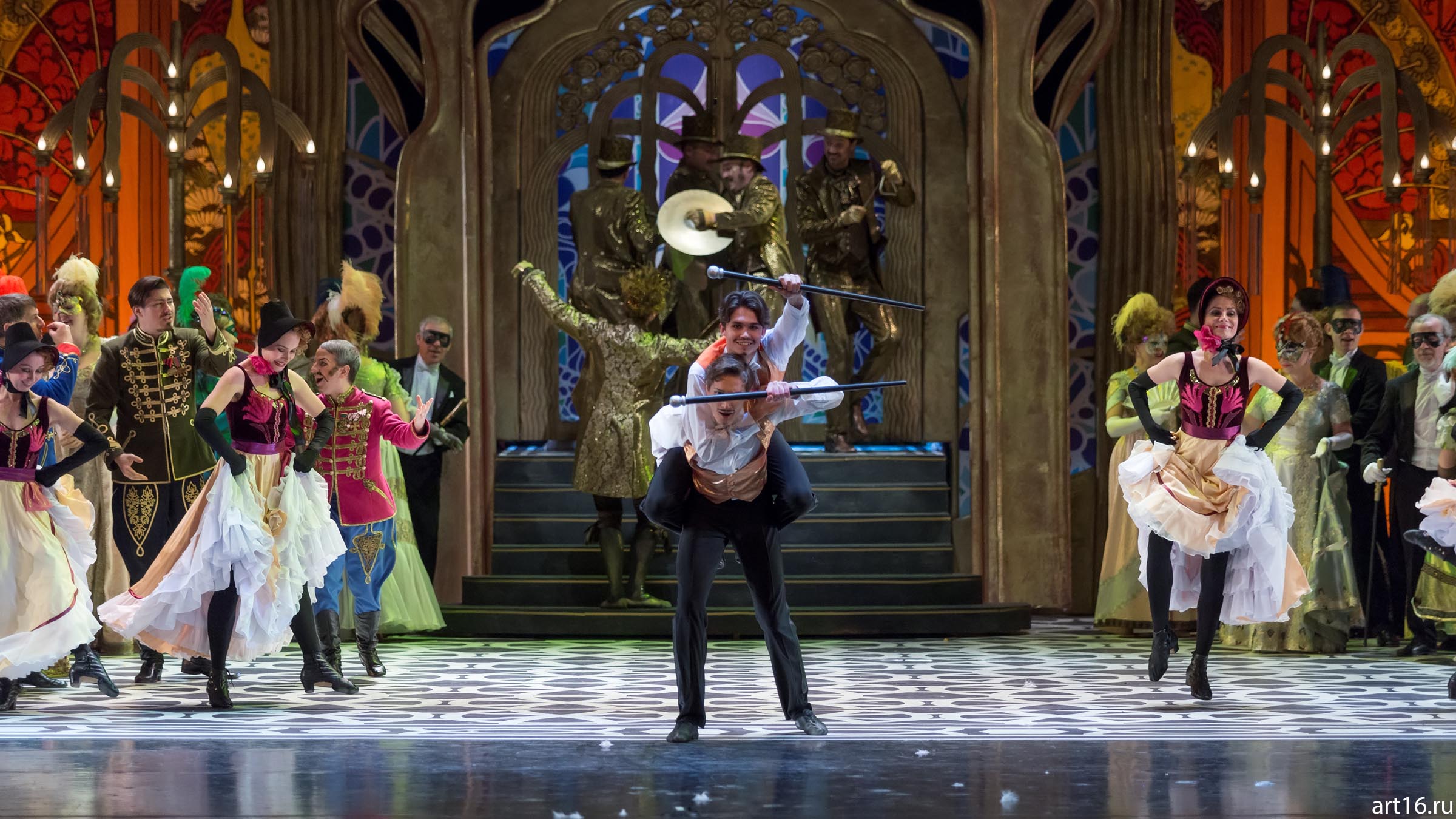 Бал-маскарад у князя Орловского::Оперетта Иоганна Штрауса «Летучая мышь». Казань — 2016