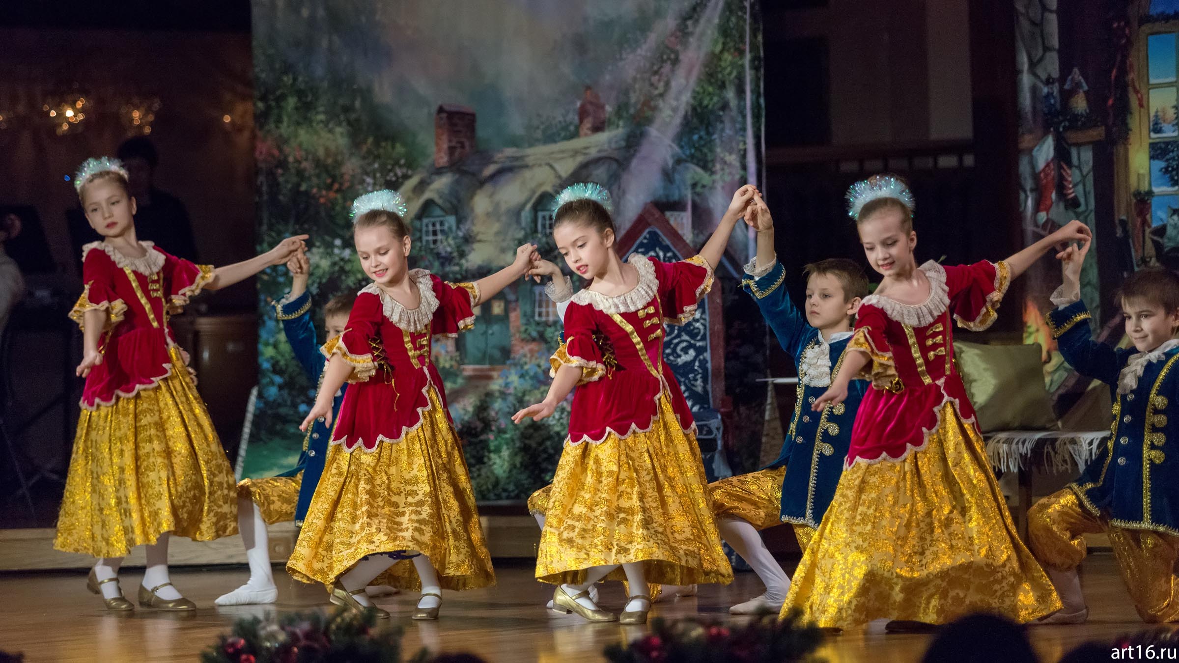 ::Новогоднее представление «Рождественские сны Оле-Лукойе»