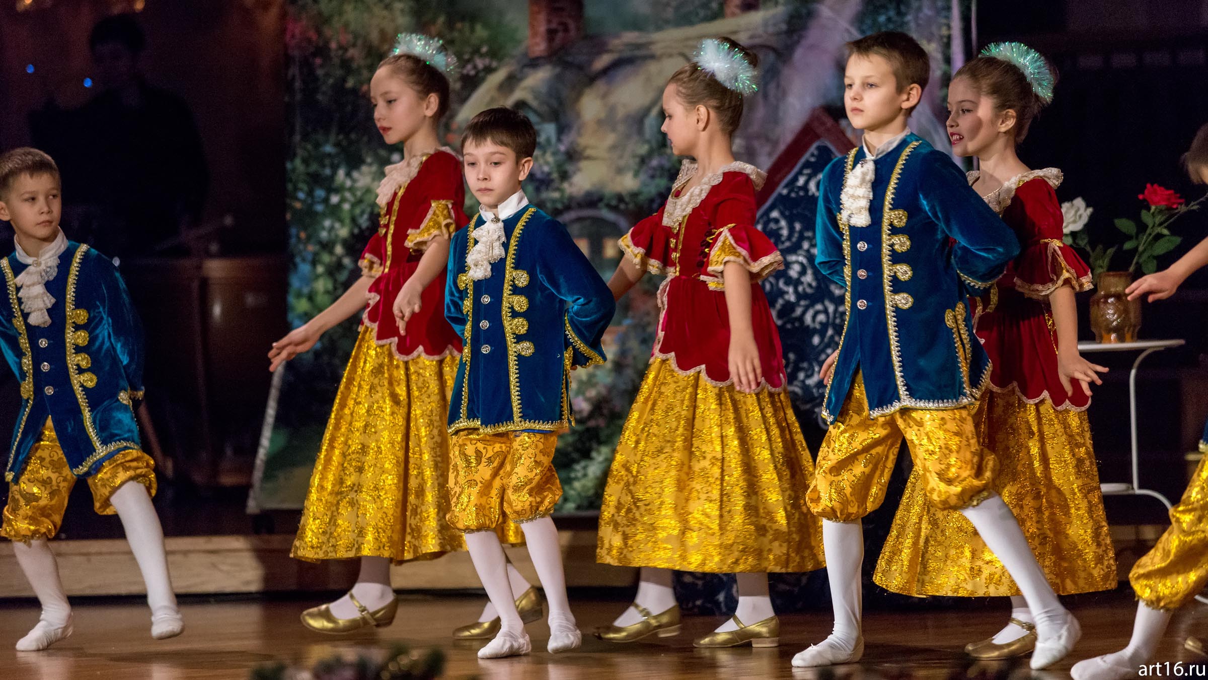 ::Новогоднее представление «Рождественские сны Оле-Лукойе»