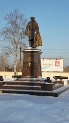 Памятник основателю г. Перми Татищеву Василию Никитичу в Разгуляе. Пермь, январь  2012