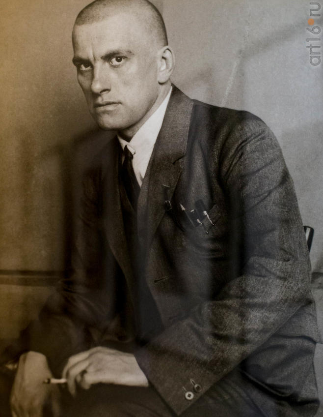 Александр Родченко. Поэт Владимир Маяковский. 1924::Фото для статей
