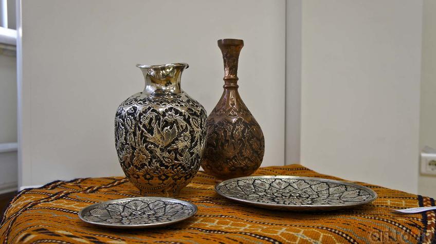Декоративные вазы и тарелки. Металл, чеканка, чернение::Иран в зеркале искусства