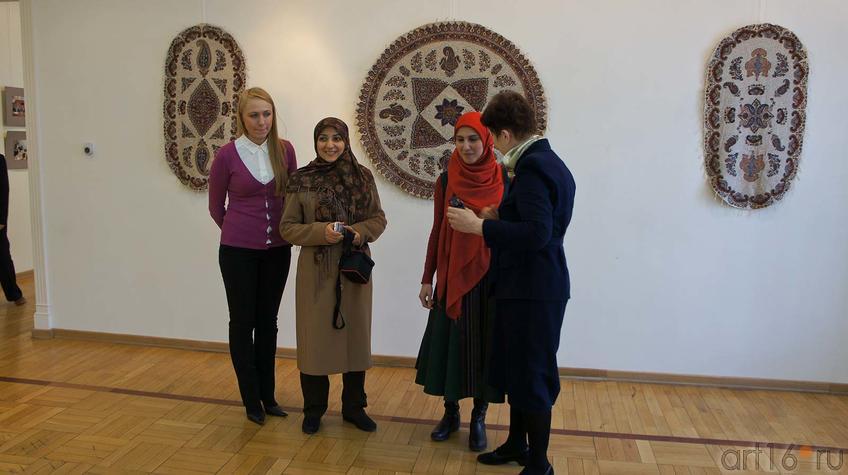 Беседа с Иранскими художницами в стенах выставки ʺИран в зеркале искусстваʺ::Иран в зеркале искусства